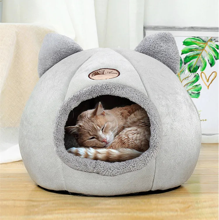 Cozy Cat Bed with Ears – Warm, Soft & Washable for All Cat Sizes.
